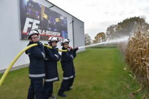 Read more about the article 50 Amstettner Abschnittsfeuerwehrjugendliche übten Einsatzszenarien mit großem Engagement