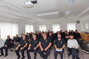 Read more about the article Feuerwehrkommandanten drückten bei der FF Ulmerfeld-Hausmening die Schulbank