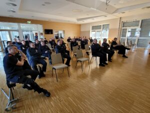 Read more about the article Kommandanten des Abschnitts drückten die Schulbank